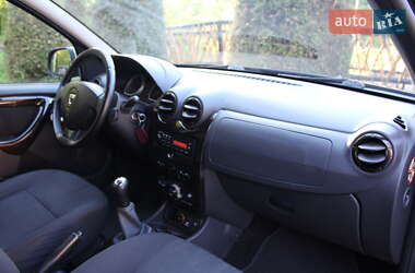 Позашляховик / Кросовер Dacia Duster 2011 в 