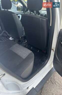 Позашляховик / Кросовер Dacia Duster 2010 в 