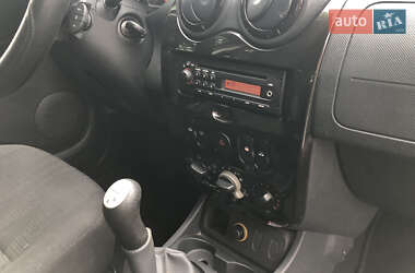 Позашляховик / Кросовер Dacia Duster 2011 в 