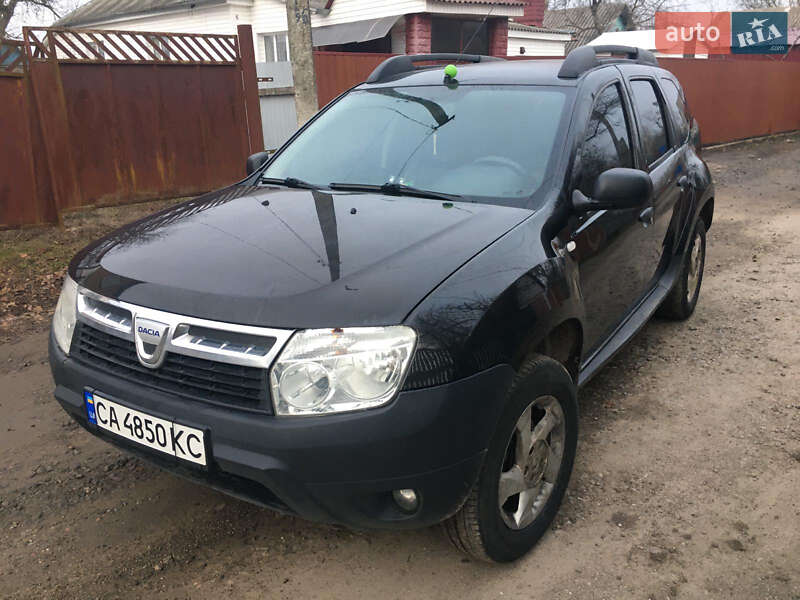 Позашляховик / Кросовер Dacia Duster 2011 в 