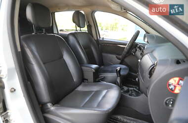 Позашляховик / Кросовер Dacia Duster 2012 в 