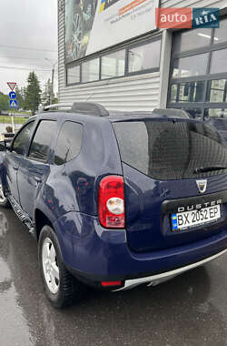 Позашляховик / Кросовер Dacia Duster 2012 в 
