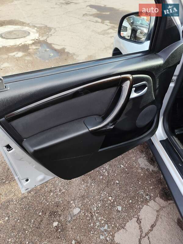 Позашляховик / Кросовер Dacia Duster 2011 в Чернігові