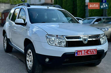 Позашляховик / Кросовер Dacia Duster 2012 в 
