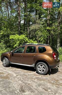 Позашляховик / Кросовер Dacia Duster 2011 в 