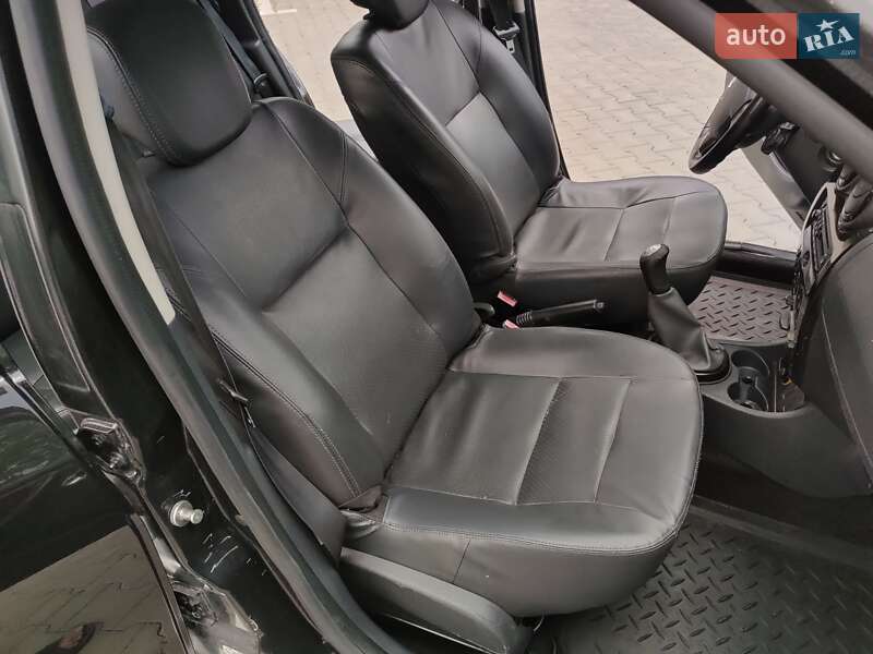 Позашляховик / Кросовер Dacia Duster 2011 в Ковелі