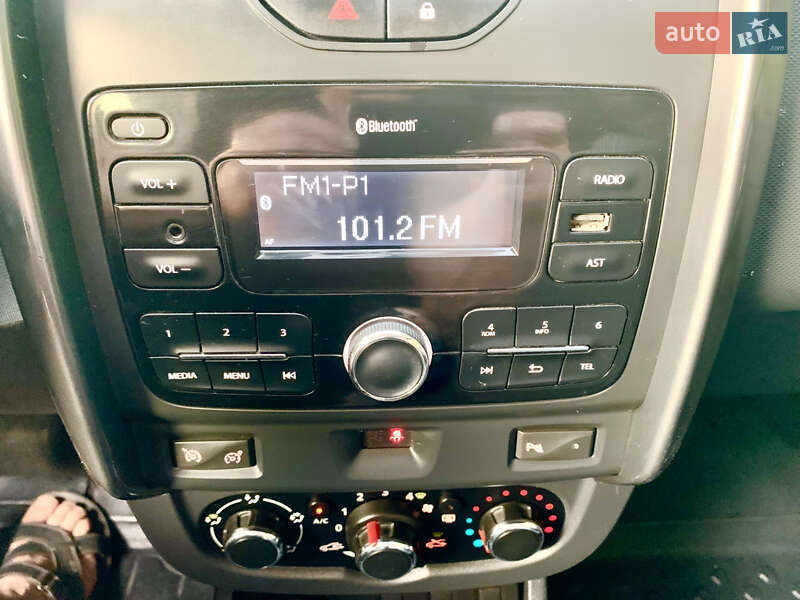 Внедорожник / Кроссовер Dacia Duster 2016 в Теофиполе