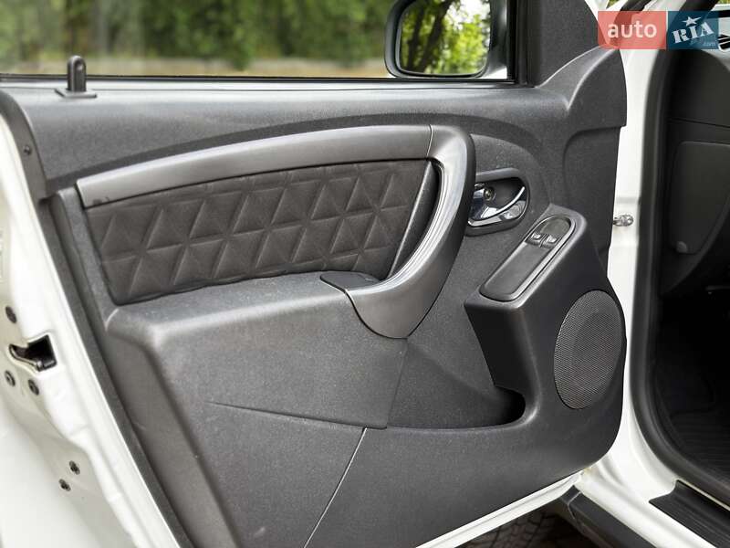 Позашляховик / Кросовер Dacia Duster 2014 в Миргороді
