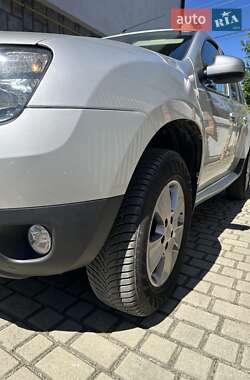 Позашляховик / Кросовер Dacia Duster 2014 в 