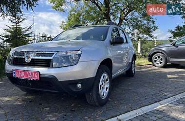 Позашляховик / Кросовер Dacia Duster 2012 в 