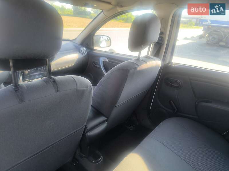 Позашляховик / Кросовер Dacia Duster 2010 в Луцьку