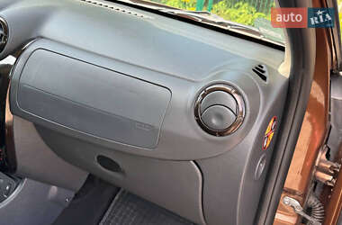 Внедорожник / Кроссовер Dacia Duster 2011 в 