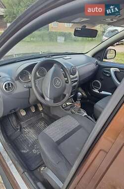 Позашляховик / Кросовер Dacia Duster 2012 в 