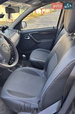 Внедорожник / Кроссовер Dacia Duster 2011 в 