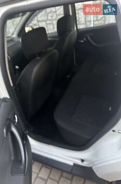 Позашляховик / Кросовер Dacia Duster 2014 в 