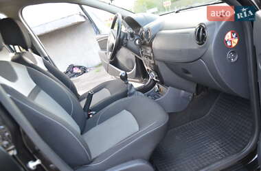 Внедорожник / Кроссовер Dacia Duster 2011 в 