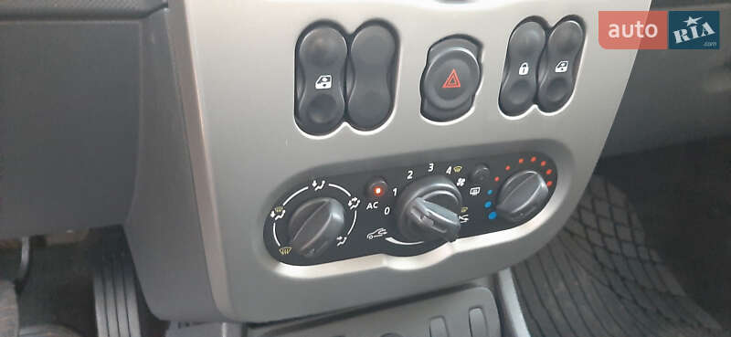 Позашляховик / Кросовер Dacia Duster 2013 в Чернігові