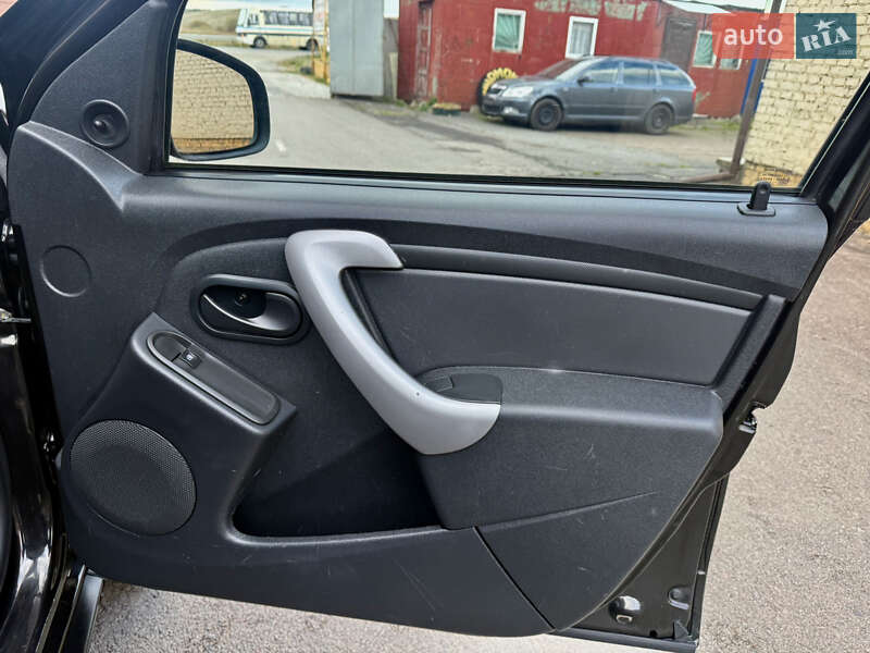 Позашляховик / Кросовер Dacia Duster 2014 в Рівному