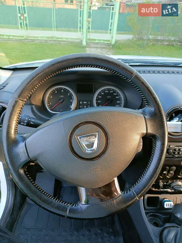 Позашляховик / Кросовер Dacia Duster 2011 в Верховині