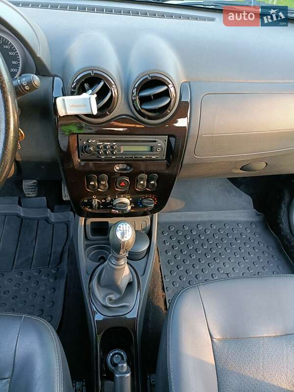 Позашляховик / Кросовер Dacia Duster 2011 в Верховині