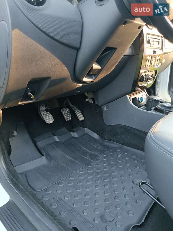 Позашляховик / Кросовер Dacia Duster 2011 в Верховині