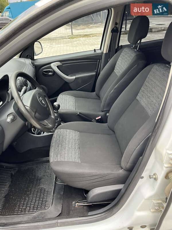 Внедорожник / Кроссовер Dacia Duster 2010 в Калуше фото 47 Внедорожник / Кроссовер Dacia Duster 2010 в Калуше