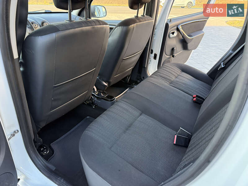 Позашляховик / Кросовер Dacia Duster 2011 в Луцьку