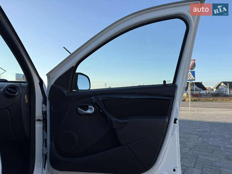 Позашляховик / Кросовер Dacia Duster 2011 в Луцьку