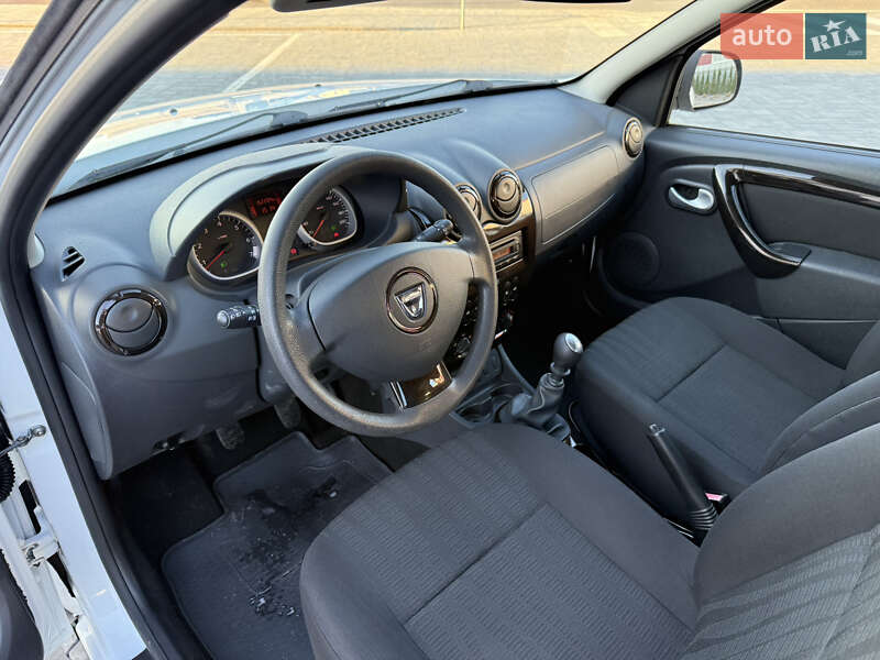 Позашляховик / Кросовер Dacia Duster 2011 в Луцьку