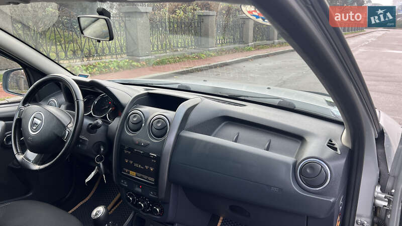 Позашляховик / Кросовер Dacia Duster 2015 в Умані