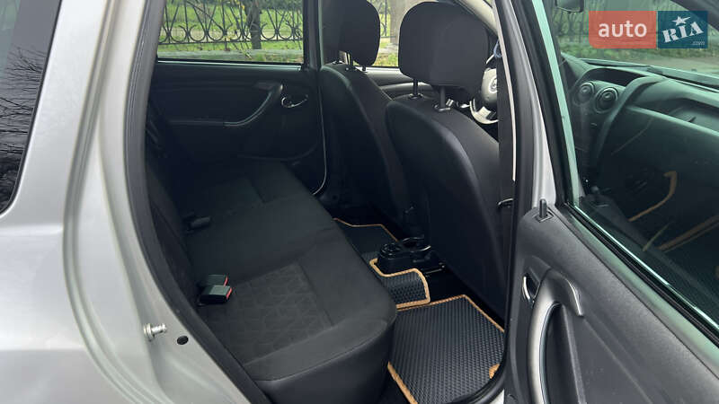 Позашляховик / Кросовер Dacia Duster 2015 в Умані