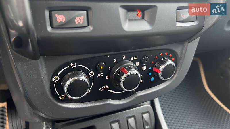 Позашляховик / Кросовер Dacia Duster 2015 в Умані