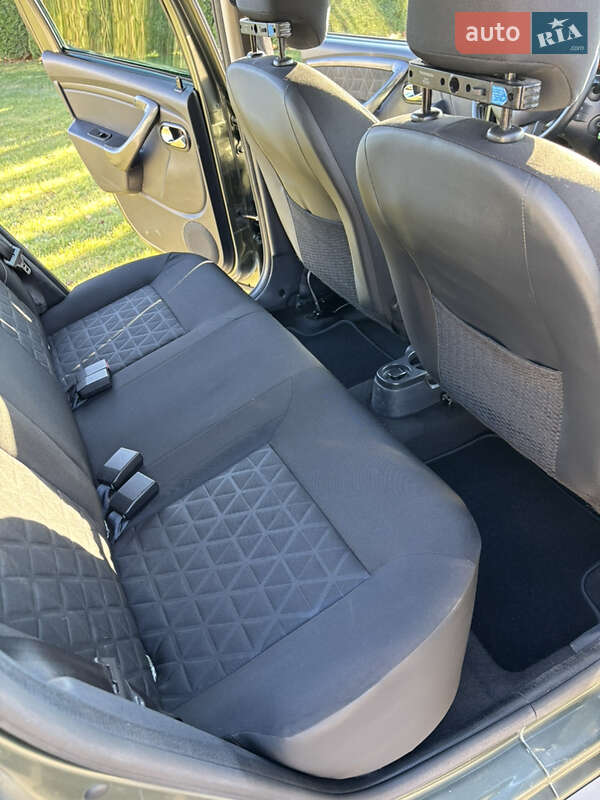 Позашляховик / Кросовер Dacia Duster 2015 в Тернополі