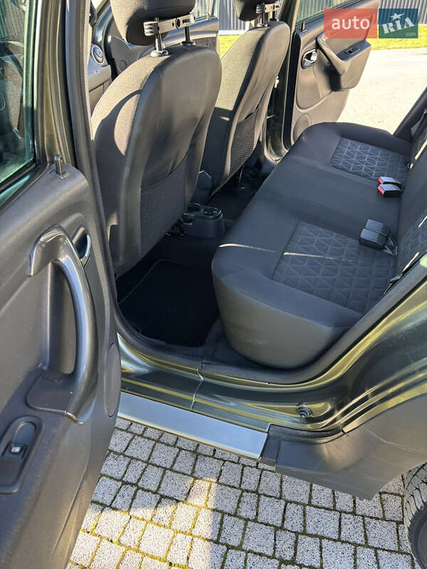 Позашляховик / Кросовер Dacia Duster 2015 в Тернополі