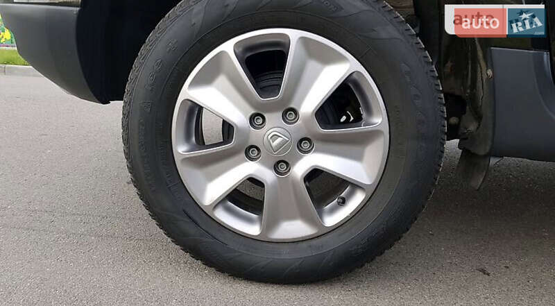 Позашляховик / Кросовер Dacia Duster 2016 в Звенигородці