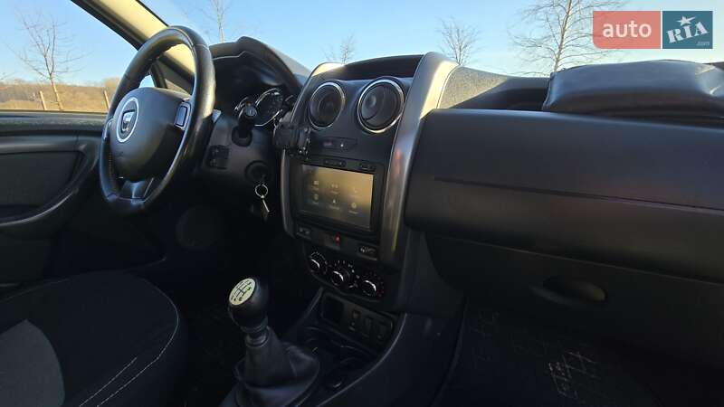 Позашляховик / Кросовер Dacia Duster 2016 в Чернівцях