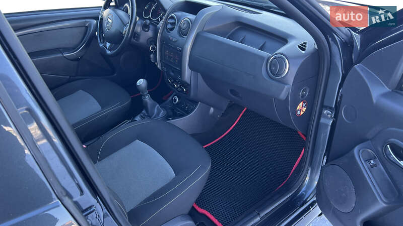 Позашляховик / Кросовер Dacia Duster 2016 в Умані