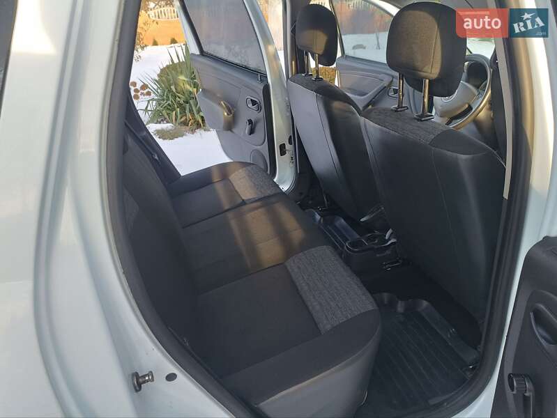 Позашляховик / Кросовер Dacia Duster 2013 в Дубні