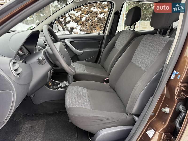 Позашляховик / Кросовер Dacia Duster 2011 в Луцьку