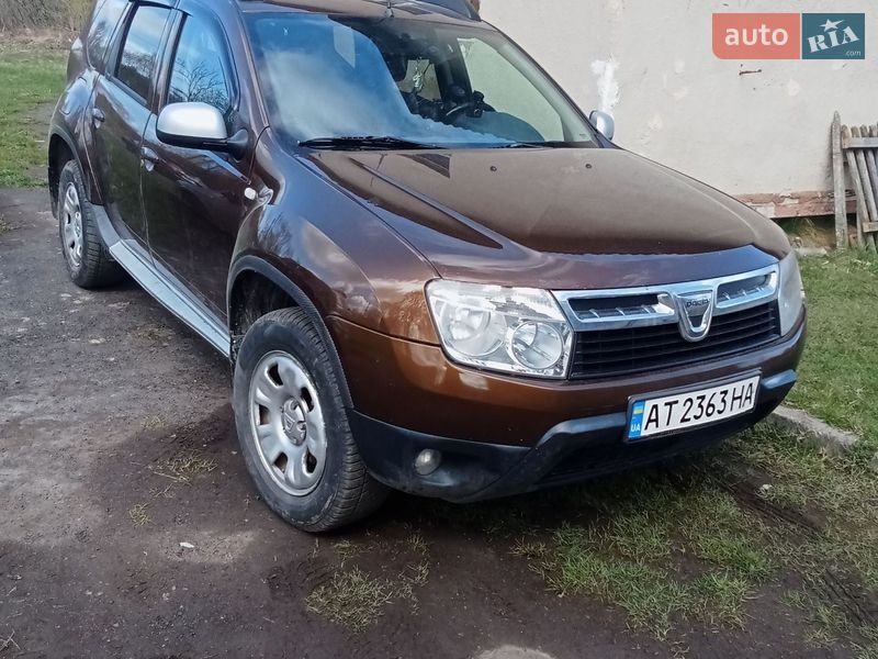 Позашляховик / Кросовер Dacia Duster 2011 в Долині