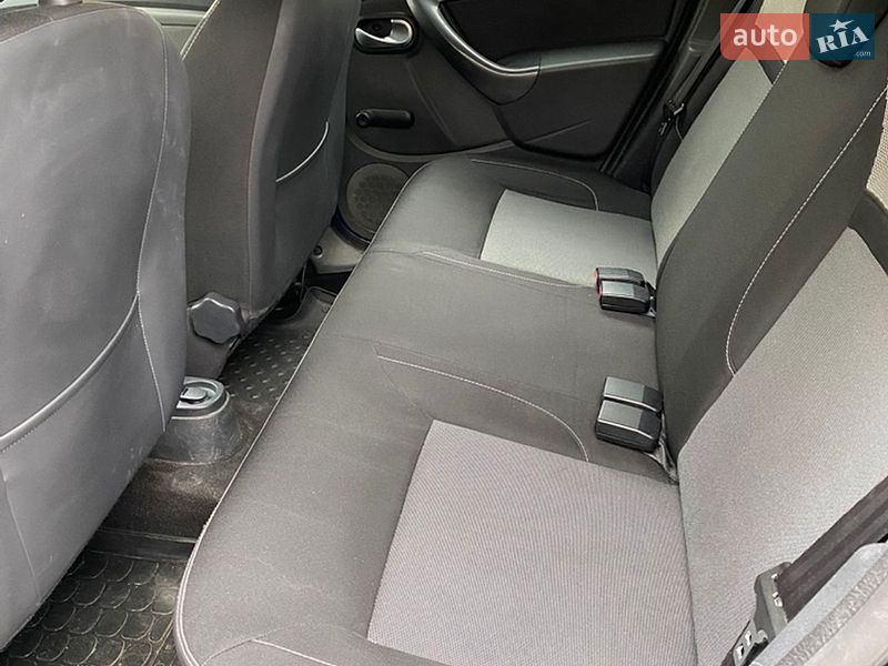 Позашляховик / Кросовер Dacia Duster 2017 в Полтаві