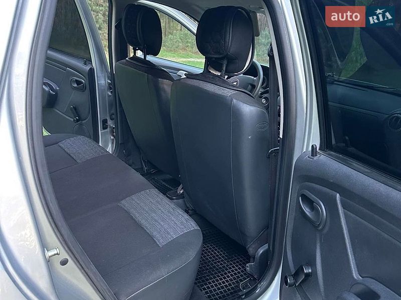 Позашляховик / Кросовер Dacia Duster 2011 в Славуті