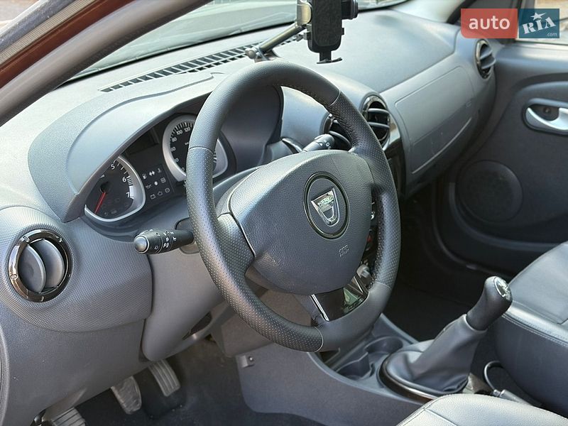 Позашляховик / Кросовер Dacia Duster 2011 в Луцьку