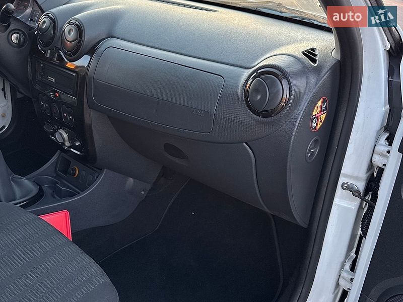 Позашляховик / Кросовер Dacia Duster 2011 в Луцьку