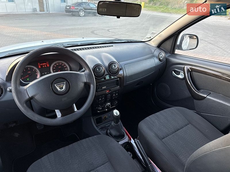 Позашляховик / Кросовер Dacia Duster 2011 в Луцьку