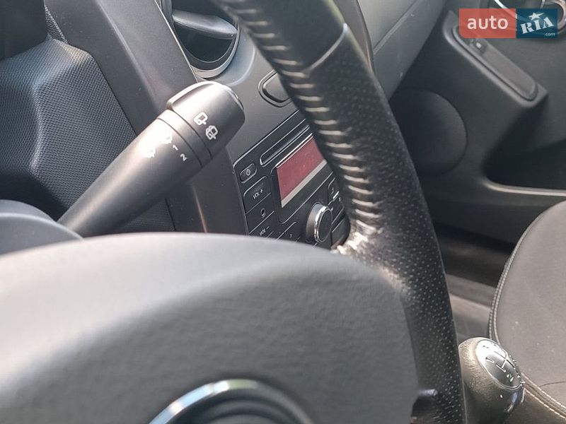 Позашляховик / Кросовер Dacia Duster 2015 в Харкові