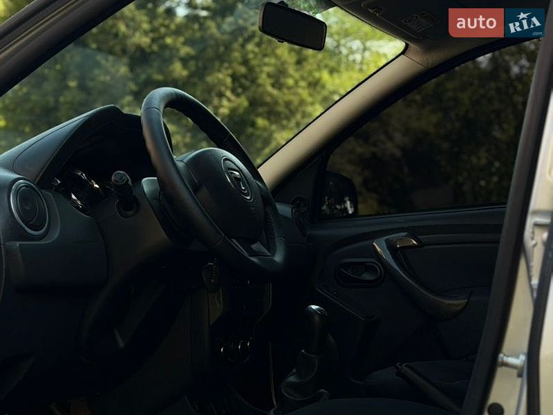Позашляховик / Кросовер Dacia Duster 2016 в Бурштині