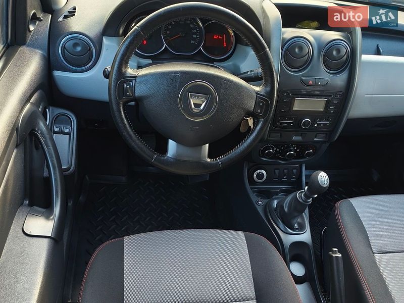 Позашляховик / Кросовер Dacia Duster 2014 в Мені