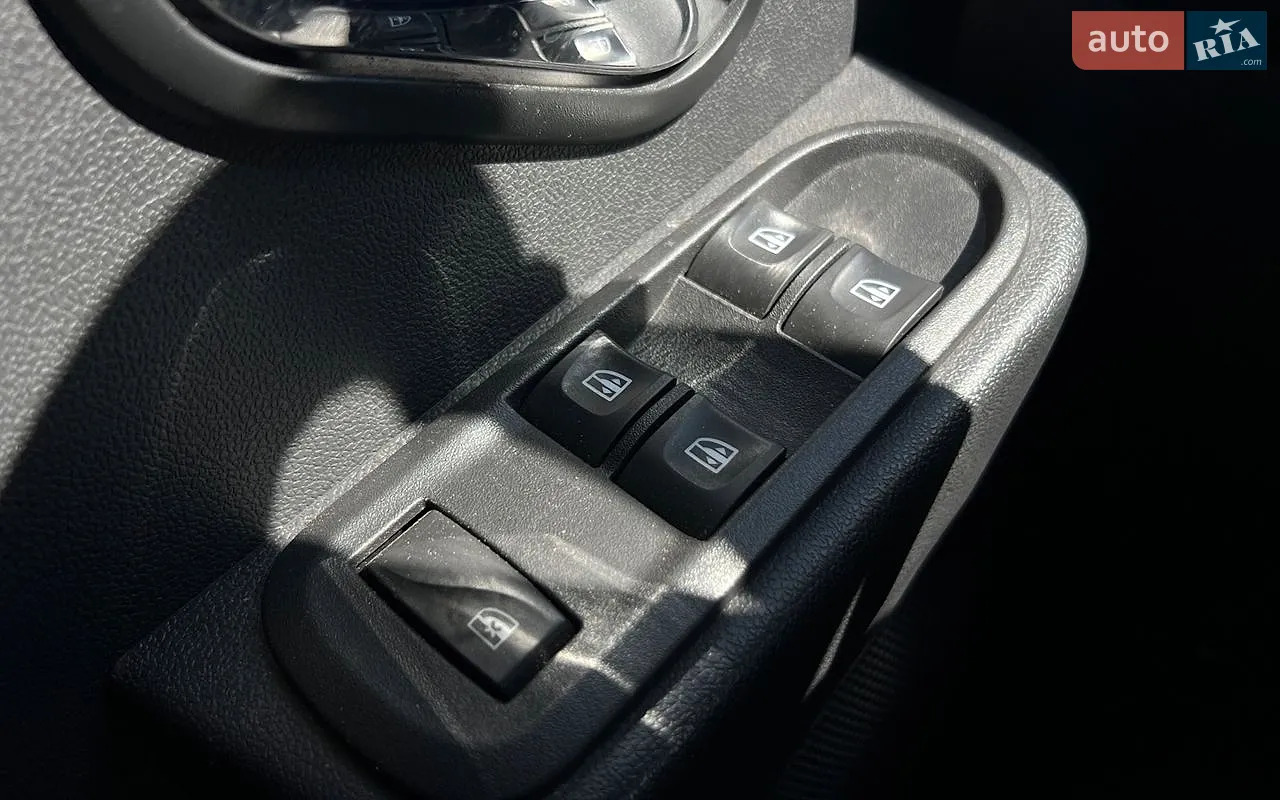 2015 Dacia Duster - мініатюра 21