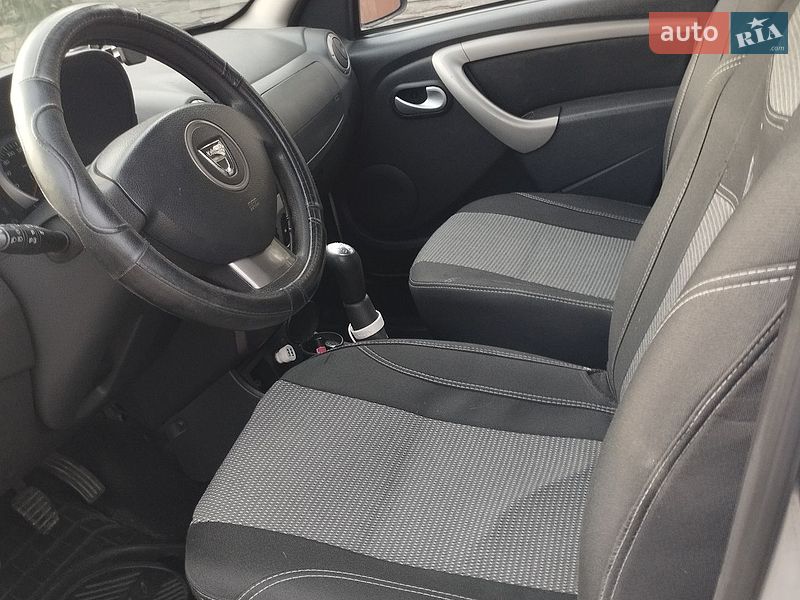 Позашляховик / Кросовер Dacia Duster 2013 в Житомирі